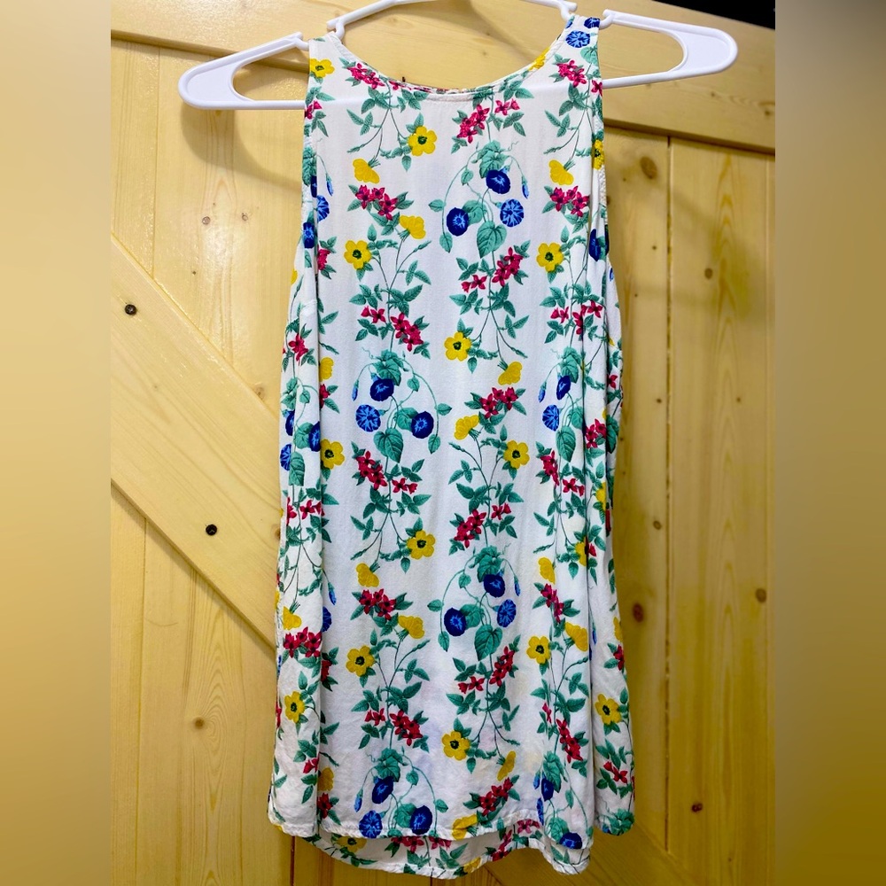 ❤️❤️Happy Floral White Cut-Out-Back Sleeveless Blouse by Old Navy